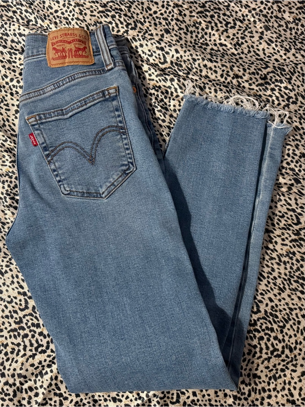 ✨Levi’s Wedgie Straight Jeans✨